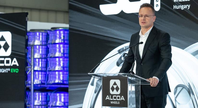 Szijjártó Péter 17 milliárdos fehérvári beruházást jelentett be, amely új munkahelyeket teremt