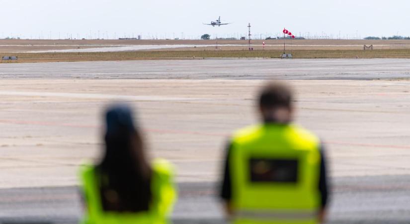 Panyi Szabolcs: Magyar kormányzathoz köthető repülőgépeken nagy mennyiségű készpénz, illetve drágakő érkezhetett Oroszországból