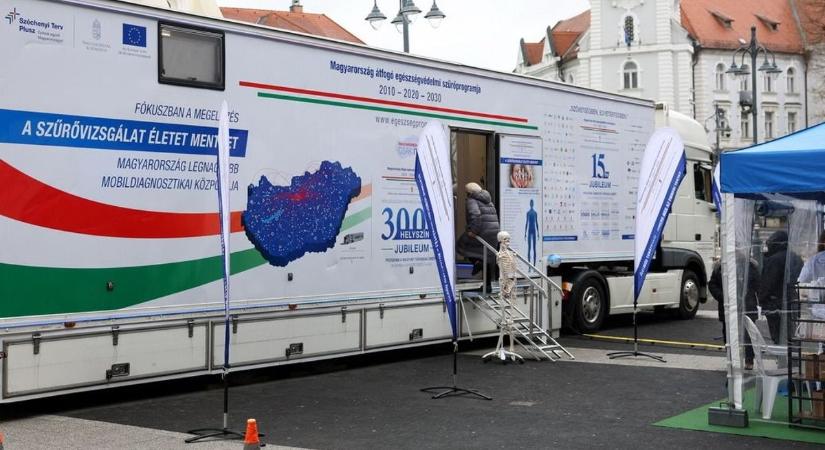 Hatalmas érdeklődés a szűrőkamion körül - sokan tettek ma az egészségükért Kaposváron