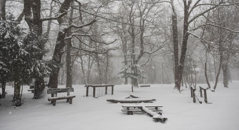Friss hótérképen a visszatérő tél: itt csap le hóval és viharos széllel a hideg