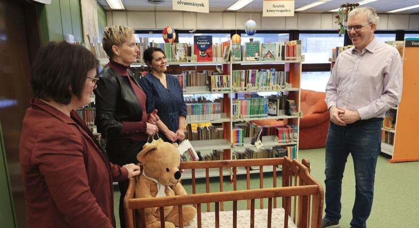 Már egyszer bevált: most a kistestvér is a vándorbölcsőben aludhat