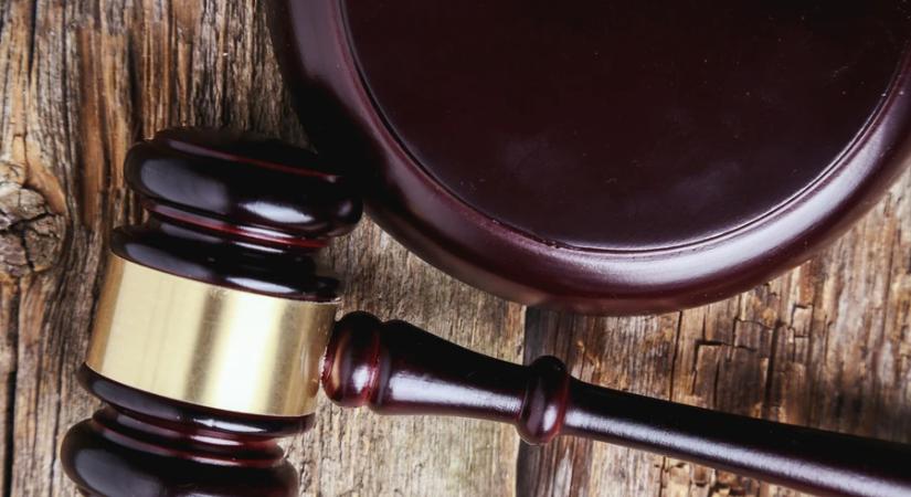 Tényleges életfogytiglant kapott az alvó kisfiát megölő férfi