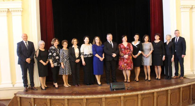 Komárom kiváló pedagógusait köszöntötték a Tiszti pavilon dísztermében