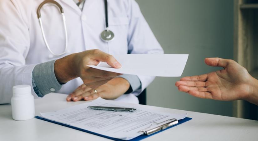 Pár hónap múlva már nem csak az orvos írhat fel receptet Magyarországon: óriási változás közeleg, rengeteg beteget érinteni fog