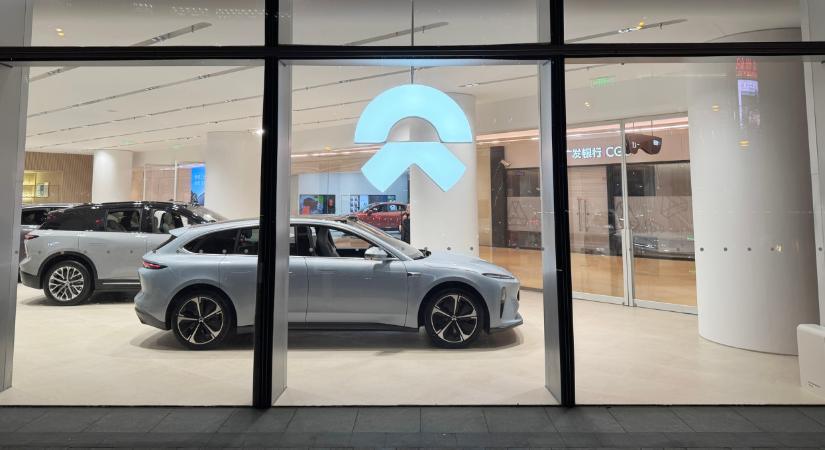 A szemünk előtt rendeződik át az autópiac: a közel-keleti olajársokk mindent átírhat