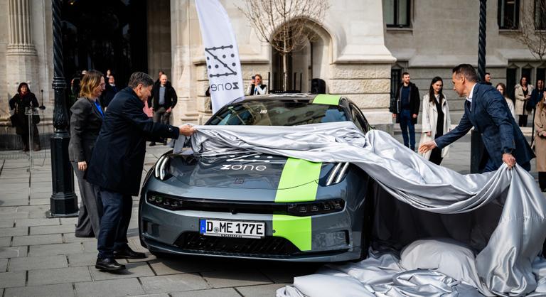 Lehullt a lepel: megérkeztek az első önvezető csúcsverdák Magyarországra