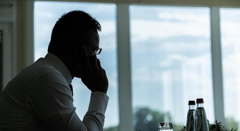 Panyi Szabolcs szerint magyar kormánygép készpénzt és drágakövet hozhatott Oroszországból