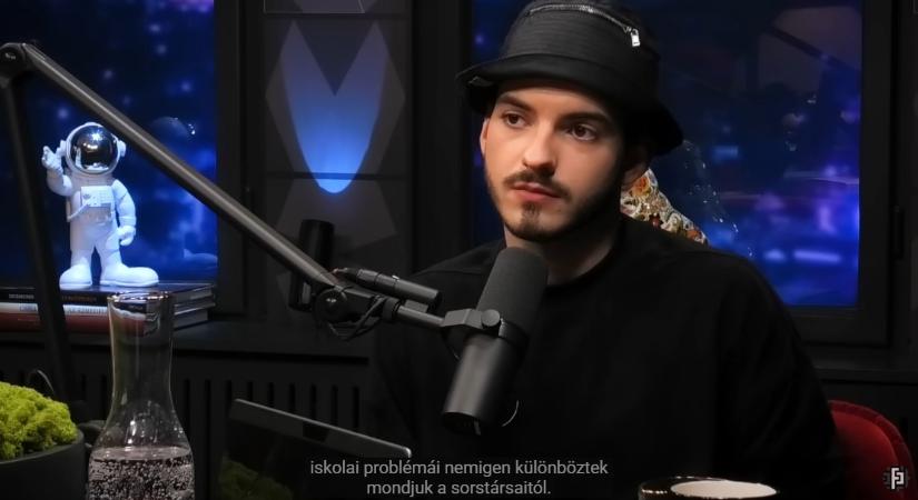 Fideszes művész szúrta hátba Azahriaht, érdekes az időzítés