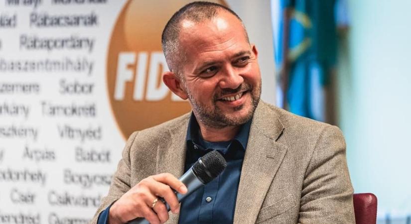 Kínos pillanatokat élt át Gyopáros Alpár a Partizán kamerája előtt, miközben az épülő házáról faggatták