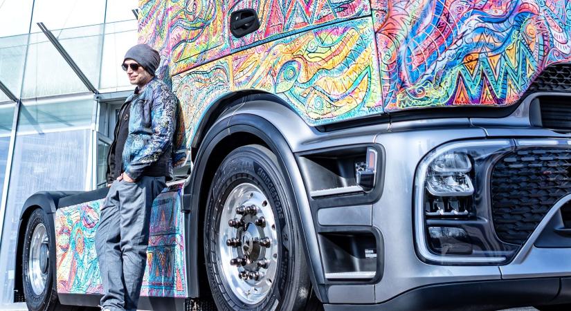 Színtévesztő művész pingálta ki ezt a Mercedest