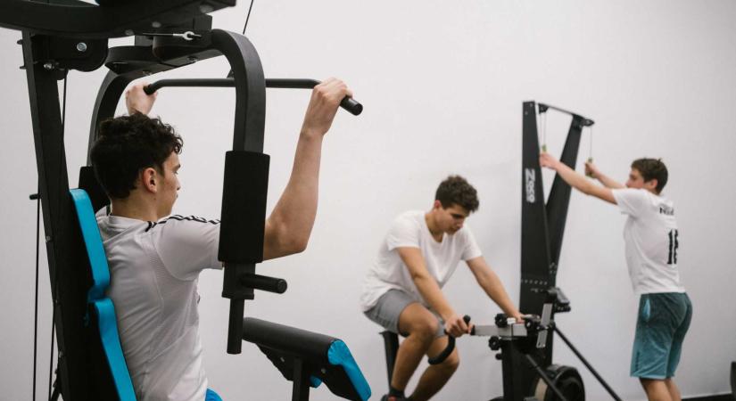 Új sporteszközöket kapott a csíkszeredai Petőfi Sándor Általános Iskola