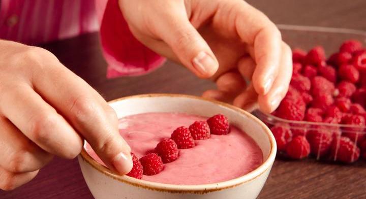 Tárkonyos málnaleves