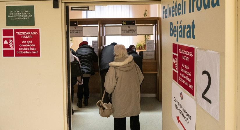 Napi 400-500 idős embert oltanak be a Honvédkórházban