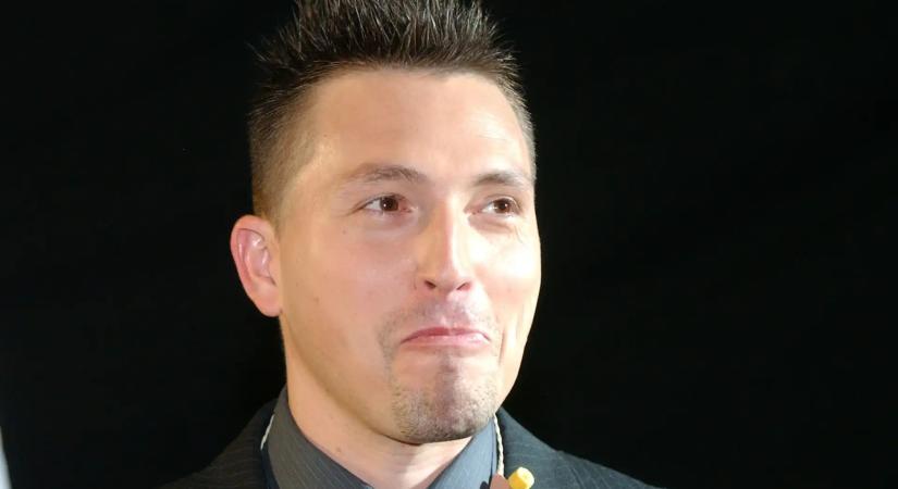 Ákos kemény kritikája Azahriah és Beton.Hofi dalairól: „Tök egyforma az összes”