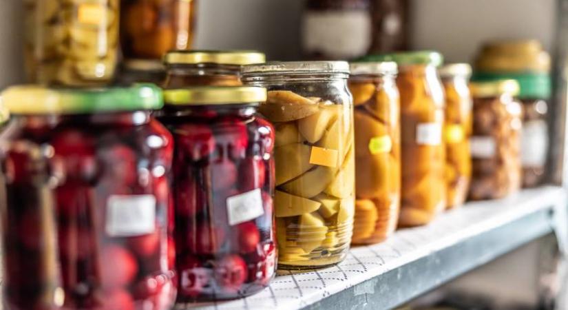 Nincs kamrád? Így tárold a gyümölcsöt, befőttet a szakértők szerint