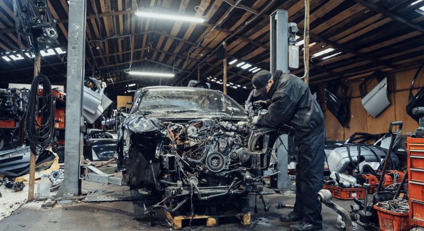 Rekord: 310 ezer kilométerrel visszatekert kilométerórák