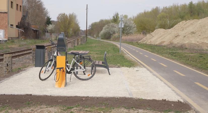 Szervizoszlopot adtak át szerdán