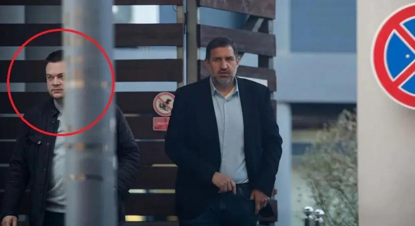 EXKLUZÍV FOTÓK: az ukrán kémként azonosított informatikus napi rendszerességgel járt be a Tisza Párt irodájába!