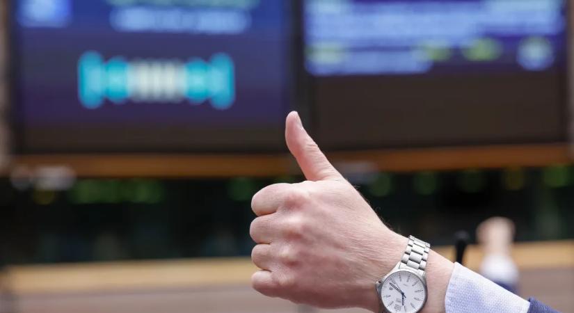 A Fidesz, a Tisza és a Mi Hazánk is igennel szavazott az uniós menekültügyi csomag hiányzó eleméről