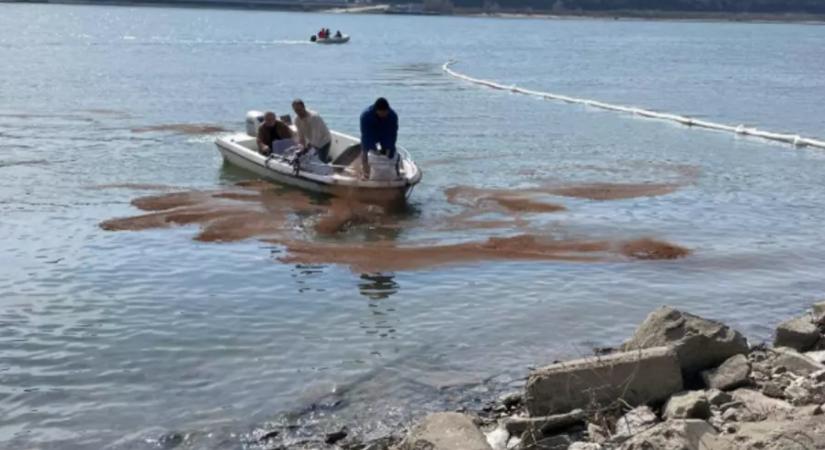 Szennyezés történt a Dunán, miután elsüllyedt egy hajó