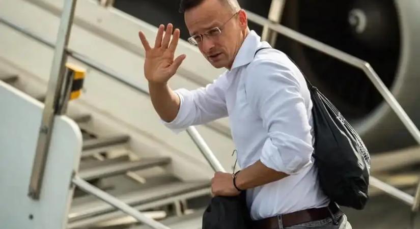 Készpénz és drágakövek az állami gépeken? Súlyos vádak Szijjártó orosz kapcsolatai körül
