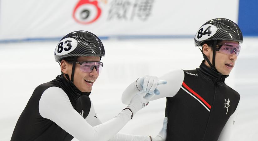 Szívtipró modellként vonultak a shanghai divathét kifutóján a Liu testvérek