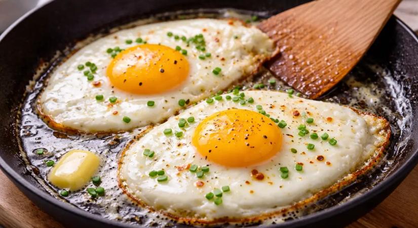 Kipróbáltuk: egyetlen hozzávalóval sokkal finomabb lehet a tükörtojás