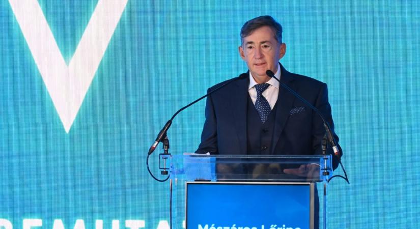 444: Gyakorlatilag kiürítették Mészáros Lőrinc egyik legfontosabb cégének számláját, az összeget a milliárdos magánszámlájára utalták