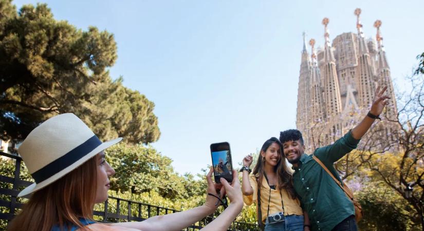 Zuhannak a repülőjegyárak – húsvétkor elárasztják Európát a magyarok