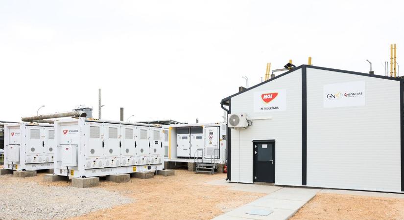 A Mol hatalmas energiatárolót épített, fél országban nincs párja és az egész hálózatot egyensúlyozza ki
