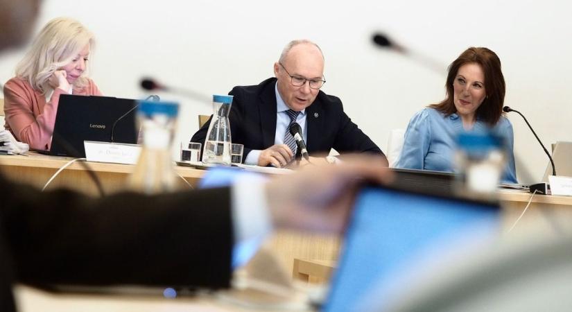 Márciusi közgyűlés: új rendelet vonatkozik a veszprémi taxisokra, módosul a településterv (galéria)