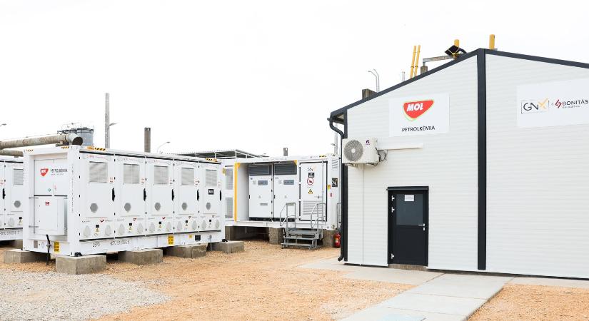 Átadták Kelet-Magyarország legnagyobb akkumulátoros energiatárolóját a MOL Petrolkémiában