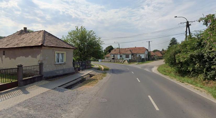 Árokba csapódott egy autó Izsófalván