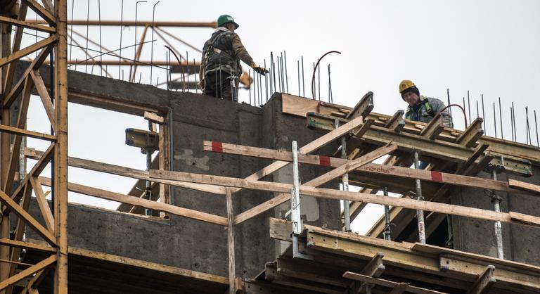 Figyelmeztetés kaptak a felújítók, építkezők: már drágulnak az építőanyagok, és ez még csak a kezdet