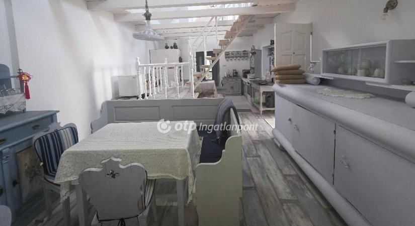 Árulják a Bakonyalja történelmének 160 éves darabkáját (galéria)