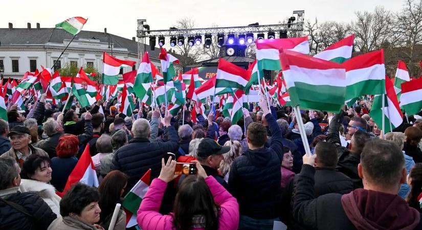 Orbán Viktor Törökszentmiklóson mond beszédet, kövesse nálunk élőben!