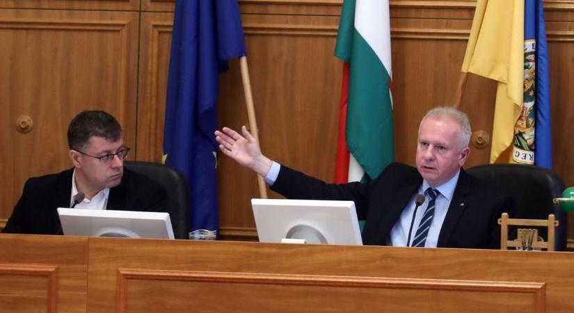 Tiszás húzás Pécsen: köztéren is cenzúráznának a demokrácia jegyében