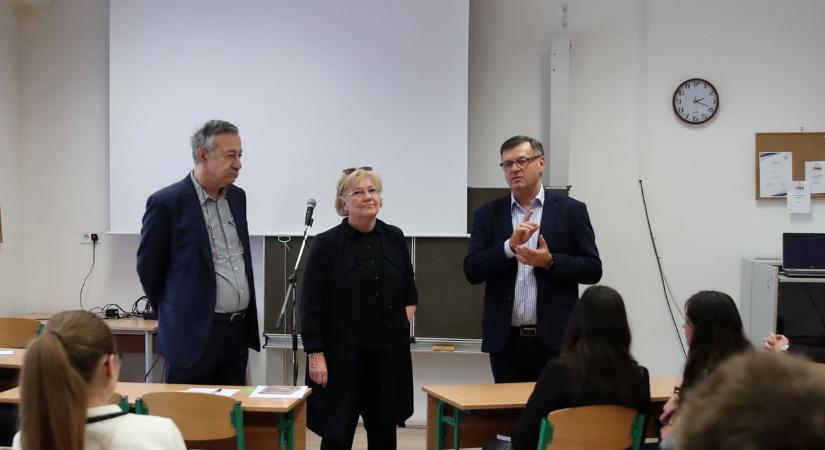 Szili Katalin: aki ma rendszerváltozást akar, az vissza akarja forgatni a történelem kerekét