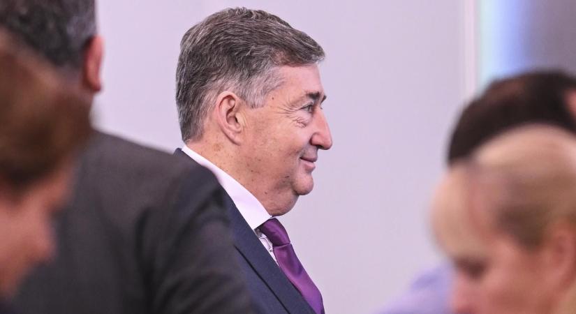 3,39 milliárd forintot utaltak Mézáros Lőrinc magánszámlájára, csaknem lenullázták a V-Híd vagyonkezelőjét