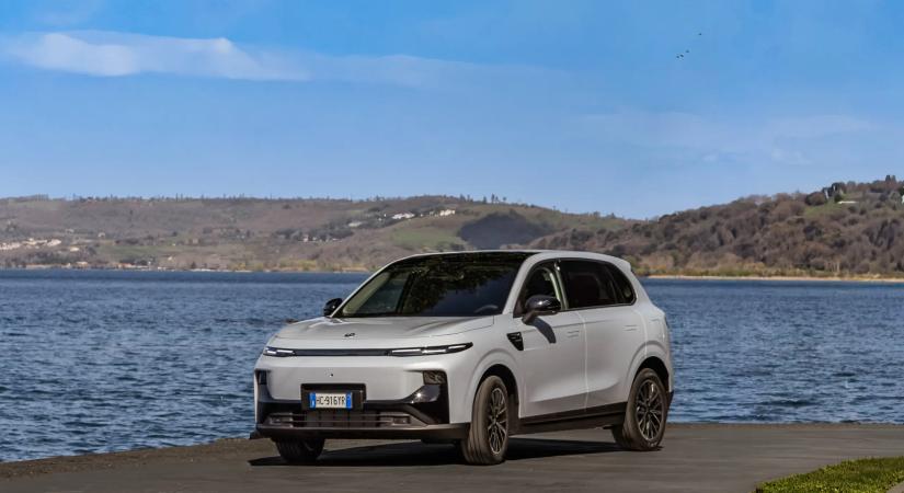 Hatótávnövelt hibridként érkezik a Leapmotor B10