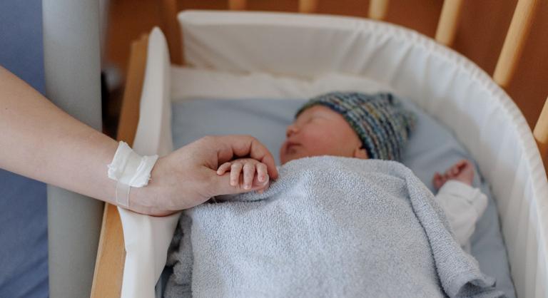 A szorongástól az ujjhosszig: Így írja át az anyai test a gyermek jövőjét