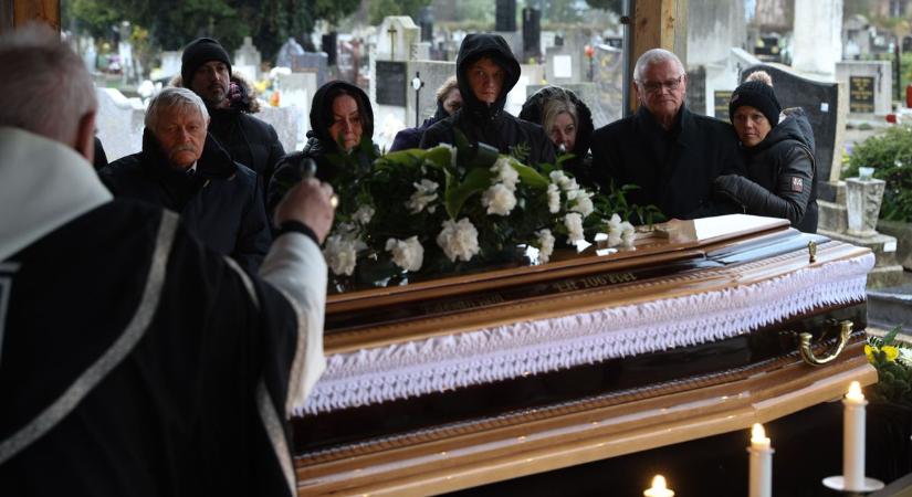 Erzsi néni 106 éves volt, végső búcsút vettek az ország egyik legidősebb emberétől - fotók