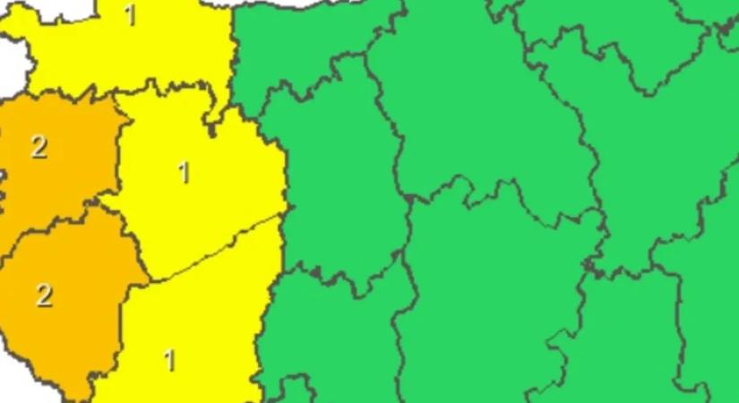 90 km/h-nál is erősebb széllökések miatt adtak ki narancssárga riasztást két vármegyére