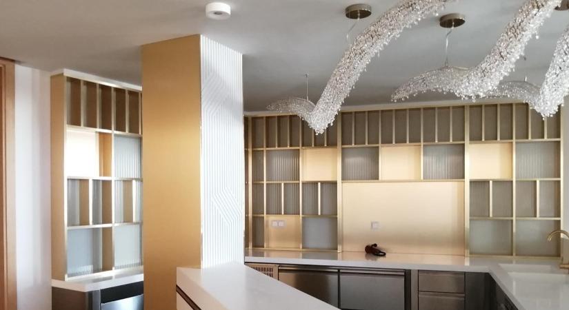 Hadházy Ákos ezúttal az MNB többmilliós teakonyháiról tett közzé képeket