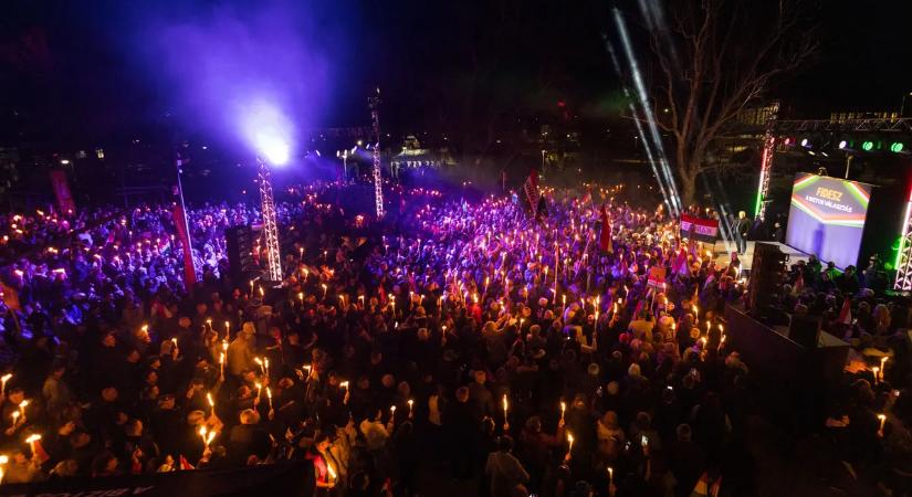 Szenzációs drónfotók jöttek: megmozdulni sem lehetett a Kossuth téren