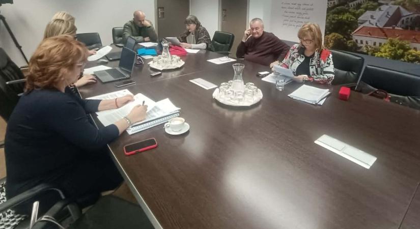 Plakátrongálás ügyében döntött a választási bizottság