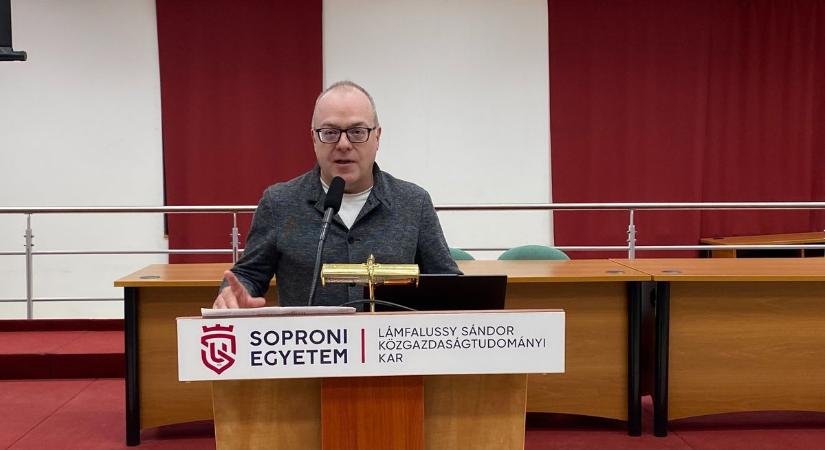 A Soproni Nyugdíjasegyetemen a klímaváltozás és tűz elleni harcról tartottak előadást