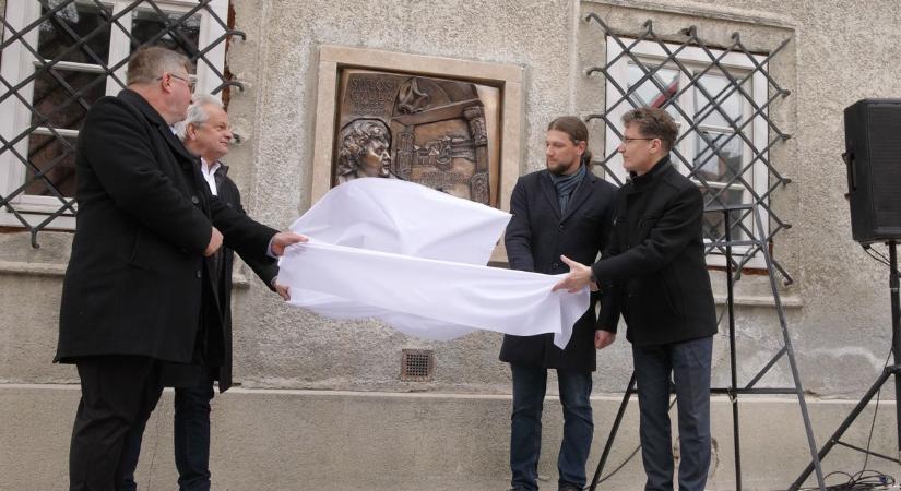 Siklósi Gyula emléke előtt tiszteleg Székesfehérvár – új emléktáblát avattak (galéria)