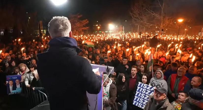 Magyar Péter hősnek nevezte Szabó Bence századost