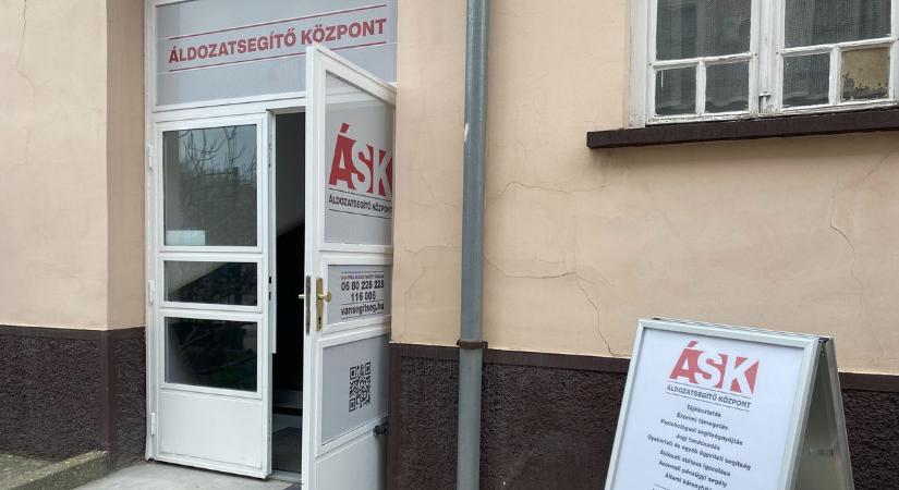 Bajban van? Mostantól van kihez fordulni Baján is! Megnyílt az áldozatsegítő pont – fotók